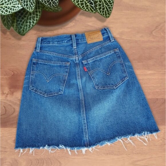 Rare LEVI's Classic Blue Ribcage V Yoke Frayed Skirt - Picture 2 of 14